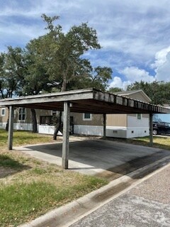 Building Photo - 1800 N Live Oak St Rental