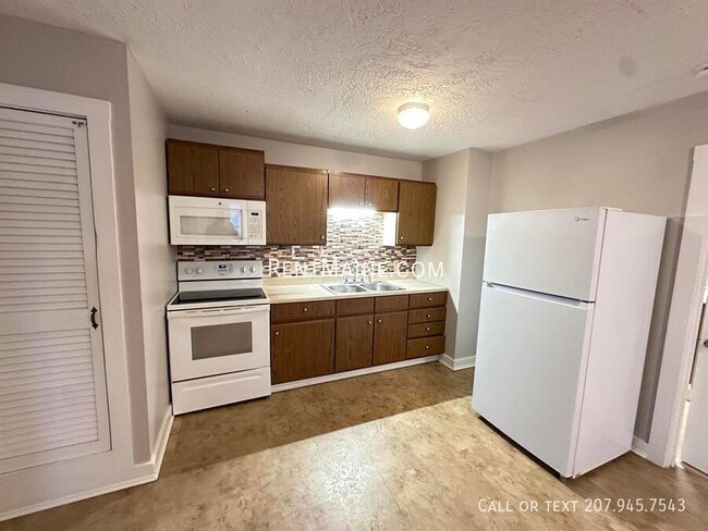 Building Photo - 119 Main St