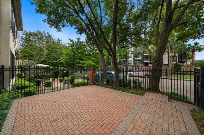 Photo - 5136 Chevy Chase Dr