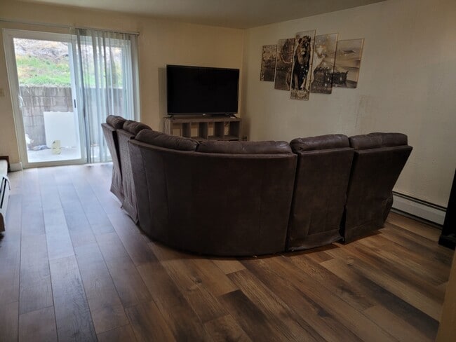 Photo - 200 Carroll St