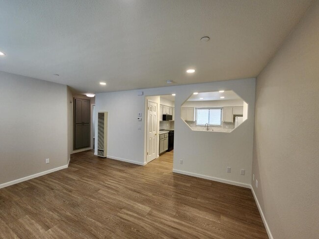 Photo - 2831 Marin St