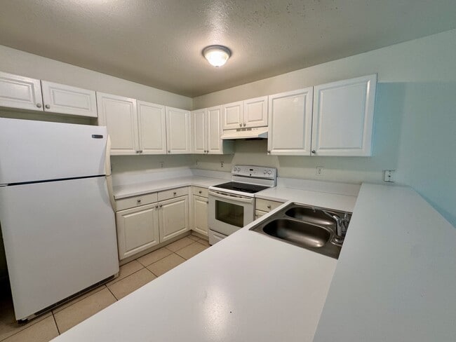 Photo - 2424 George Ave S