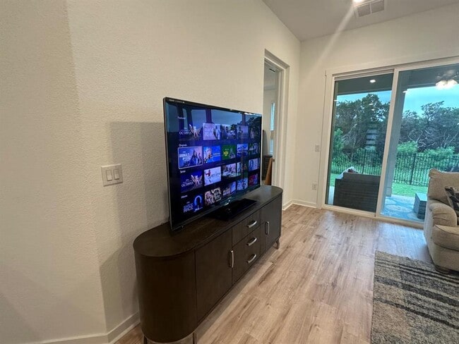 Photo - 421 Peace Pipe Way