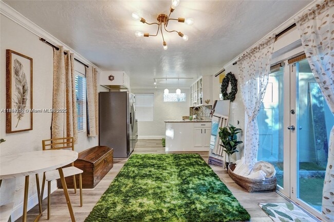 Photo - 620 NE 28th St