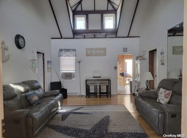 921 Evergreen Walk