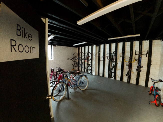 Utomin Apartments