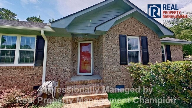Building Photo - Spacious and Beautifully Updated 3 BD/2 BA... Rental