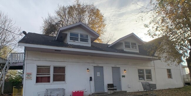 Building Photo - 208 English-E