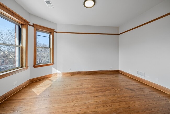 Photo - Renovated Logan Square 3 Bedroom - Available March 15th! Unidad 1