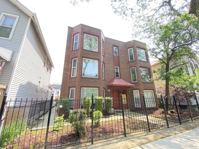 Building Photo - 919 S Carpenter St Unit 3N Rental