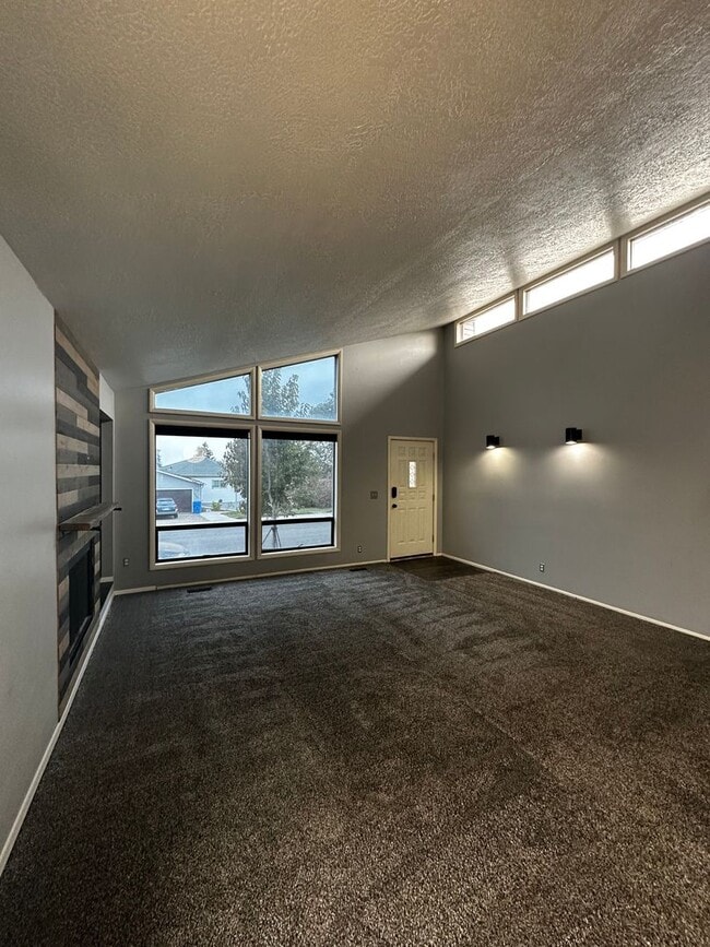 Photo - Wonderful Single-Family Home in The Highla...