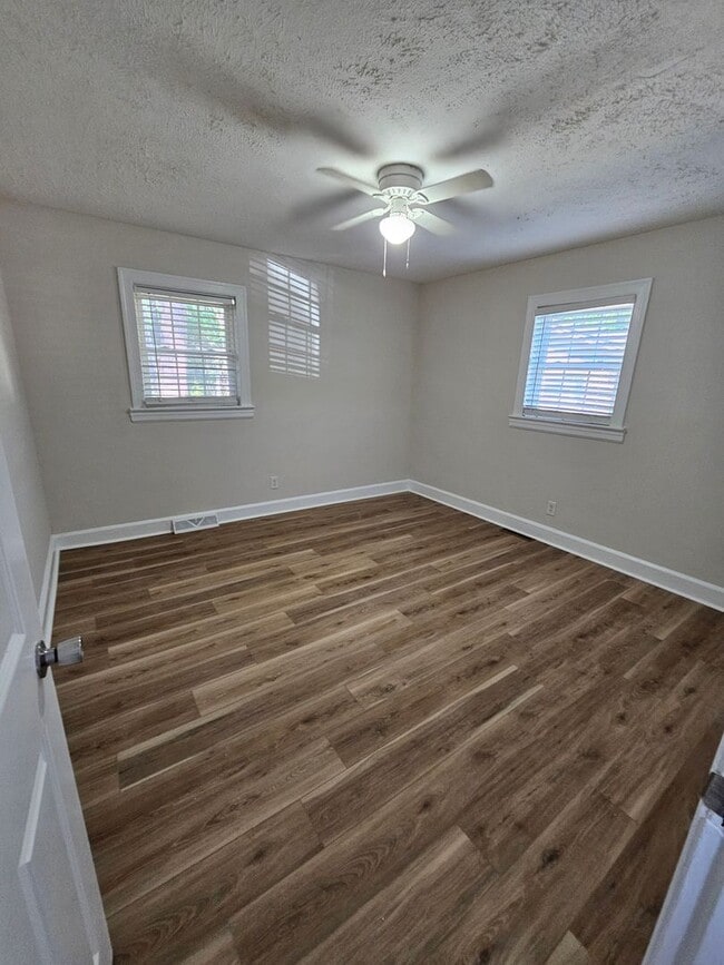 Photo - 1310 Grove St N