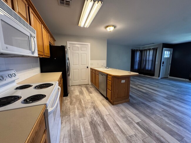 Photo - ***910-2 NW A Street***