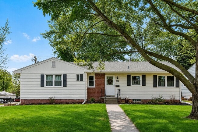 Building Photo - 704 N 74th Ave