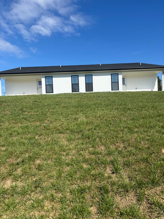 Photo - 197 Thomas Ln