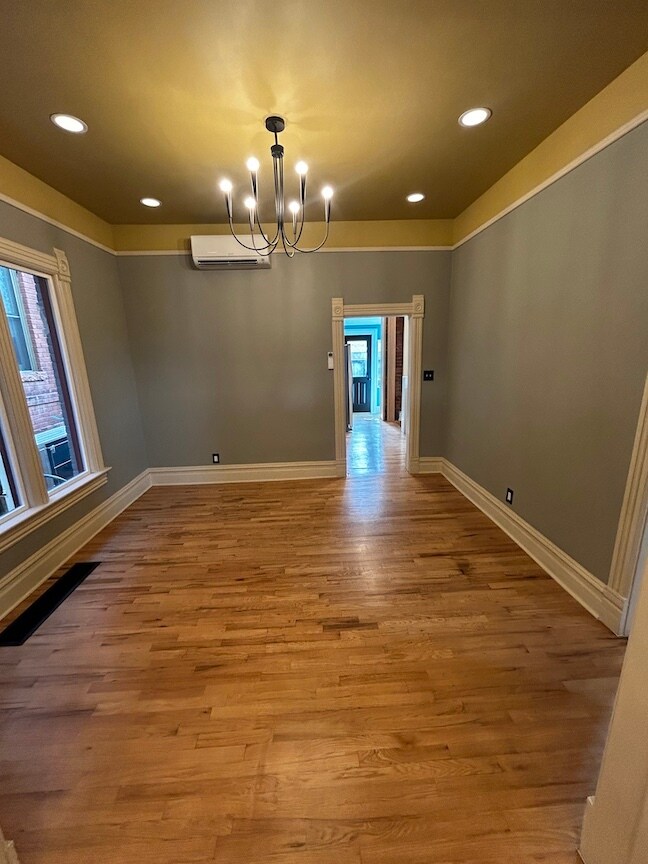 Photo - 2145 Franklin St