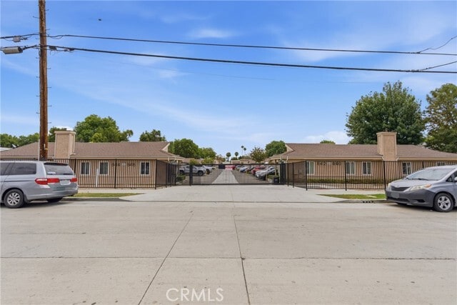 Building Photo - 8416 Burnet Ave Unit 7