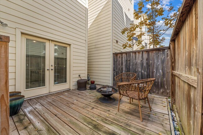 Photo - 650 Westcross St