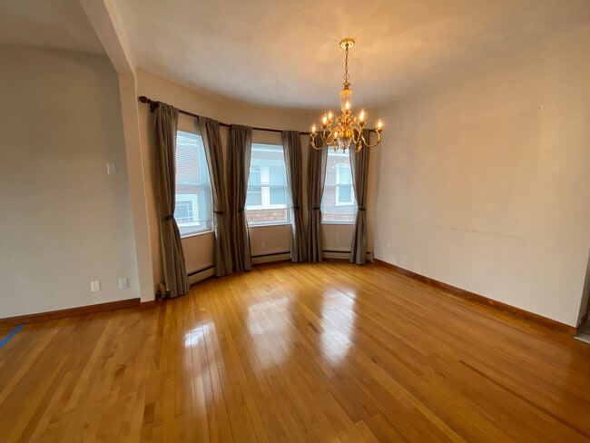 Photo - 146 W Adams St