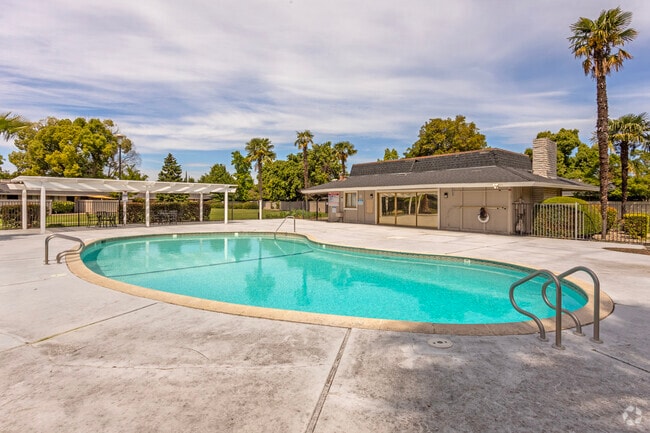 Pool - Garden East Apartments