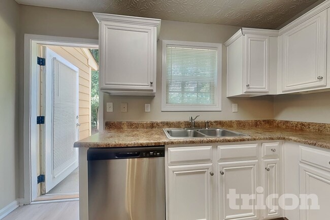 Photo - 1024 Weatherwood Pl NE