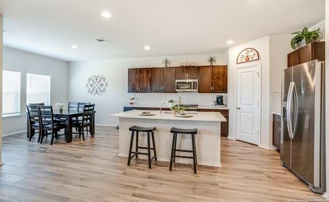 Photo - 2946 Wolfcreek