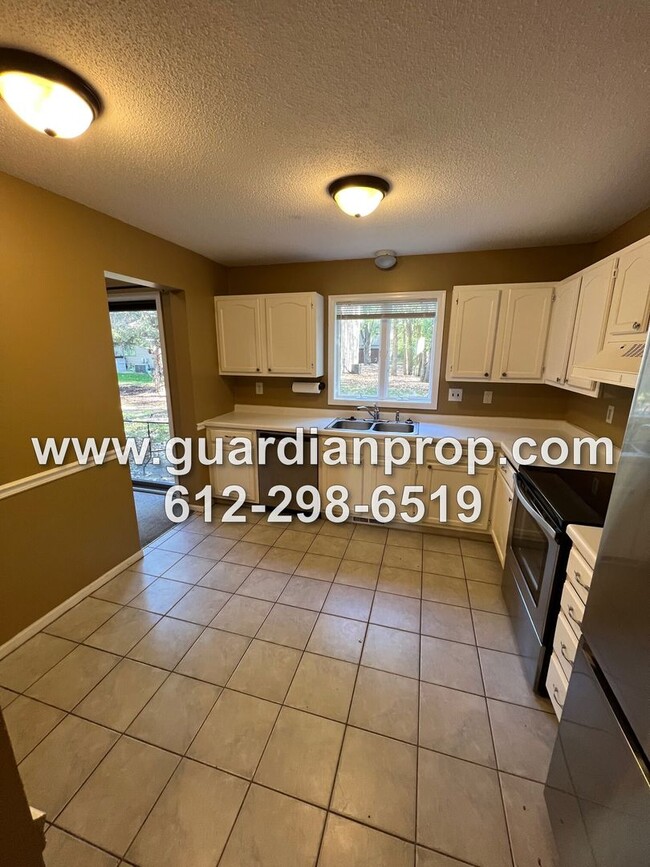 Photo - End Unit Maplewood Townhouse Available Jan...