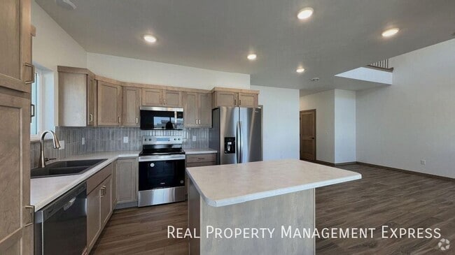 Building Photo - Free Yard Maintenance! 3 Bed 2.5 Bath Town... Rental