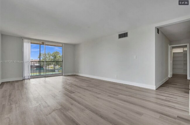 Photo - 7175 Orange Dr Unidad 314H