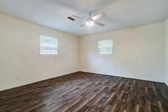 Photo - 9410 Pipestone St