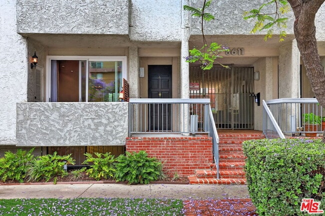 Photo - 8611 Burton Wy Unit 4
