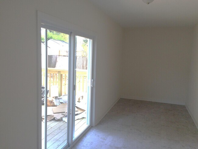 Photo - 2324 Lenora Ln