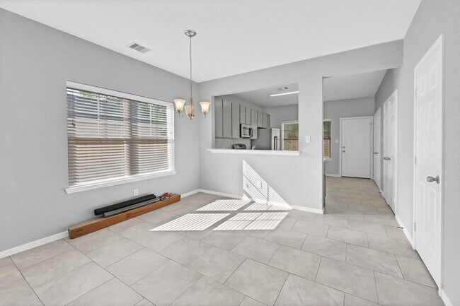 Photo - 974 Ellington St