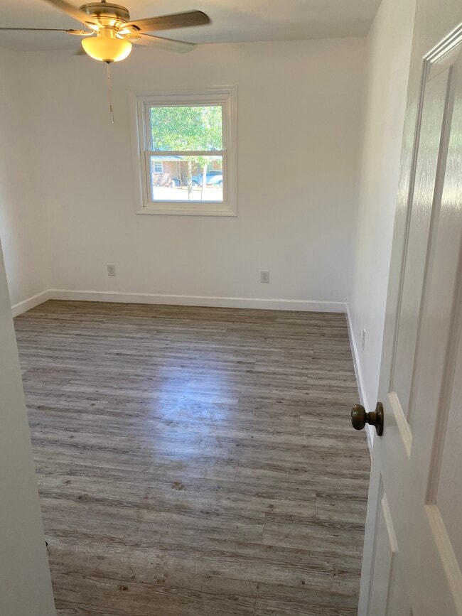 Photo - 1738 Woodleaf Ln