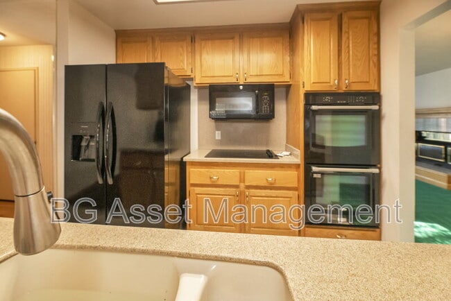 Photo - 2901 Doidge Ave