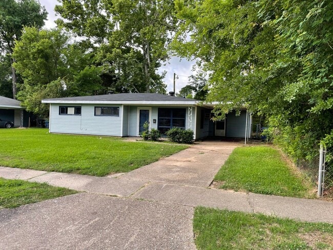 Photo - 2943 Amherst St