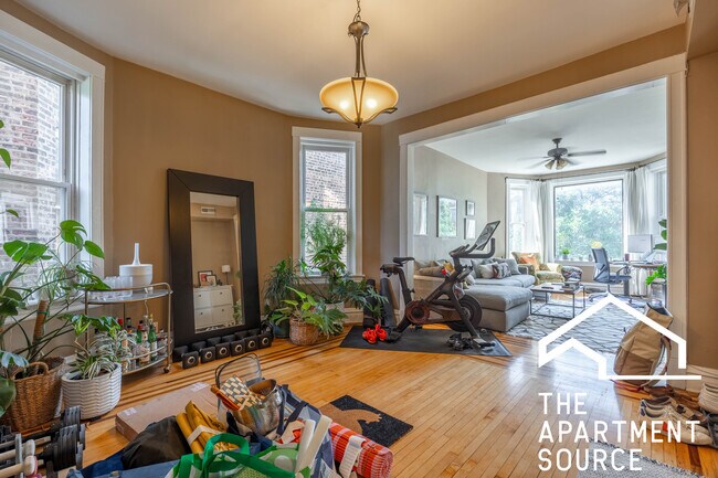 Photo - 3110 W Fullerton Ave Unit 2