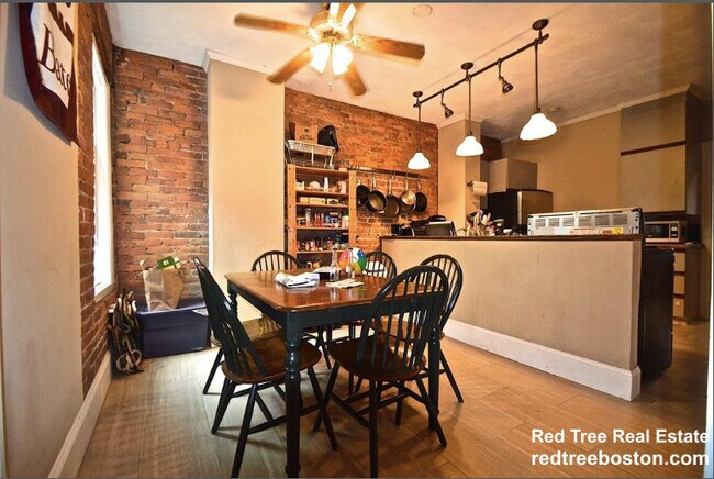 Building Photo - 1793 Beacon St Unit 5 Rental