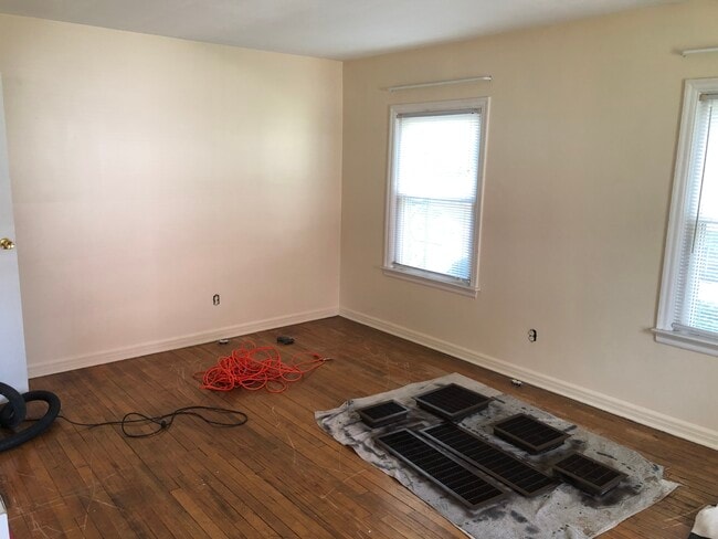 Photo - 2889 Bellwood Ave