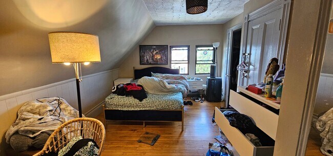 1.5 Bed Spacious Top-Floor Allston apt! Fi... - 1.5 Bed Spacious Top-Floor Allston apt! Fi...
