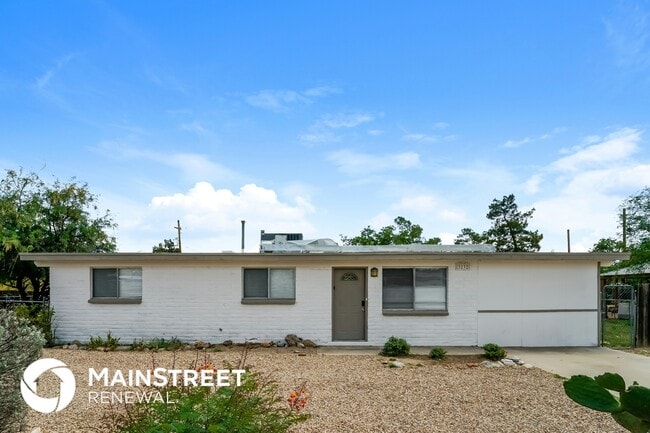 Building Photo - 3232 E Stallion Ln