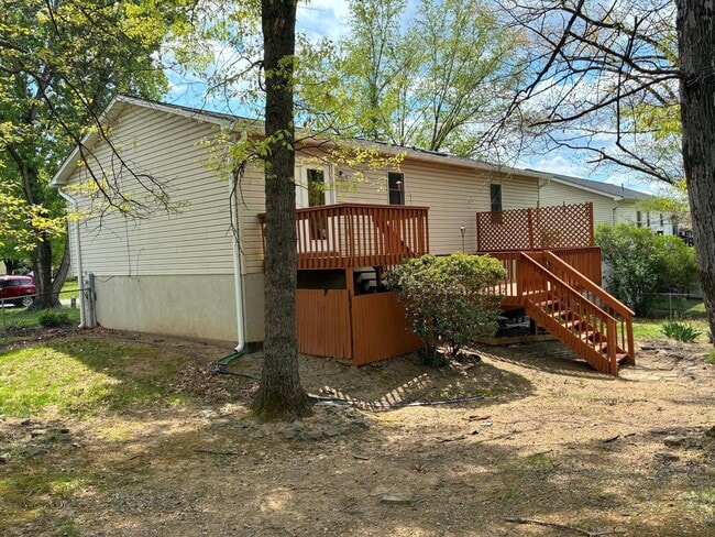 Photo - 111 Everette Pl