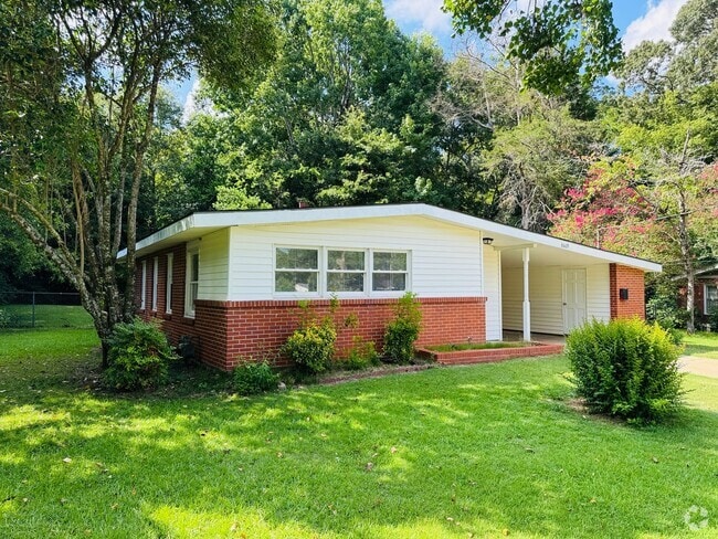 Building Photo - Spacious, stylish, and full of charm—your ... Rental