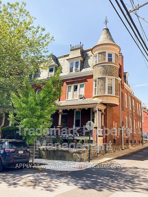 Building Photo - 325 W Lemon St Unit 3