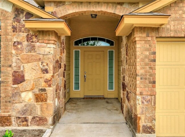 Photo - 137 Langtry Ln