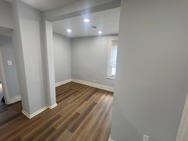 Photo - 1939 W 52nd St Unit upper