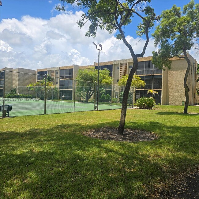 Building Photo - 8401 SW 107th Ave Unit 312E