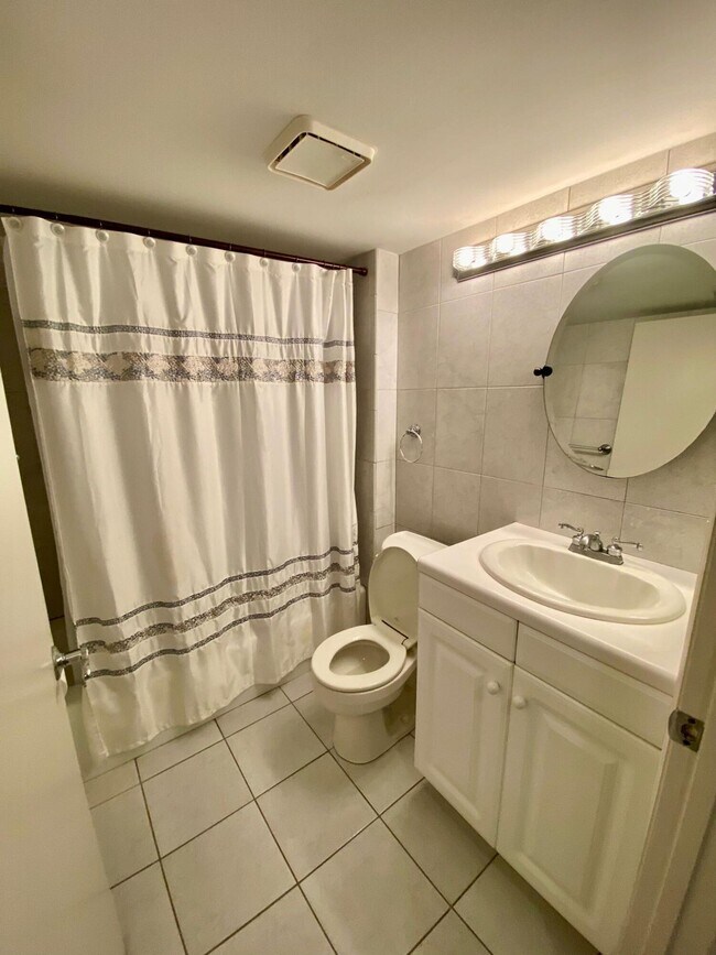 5900 Camino Del Sol Unit 206