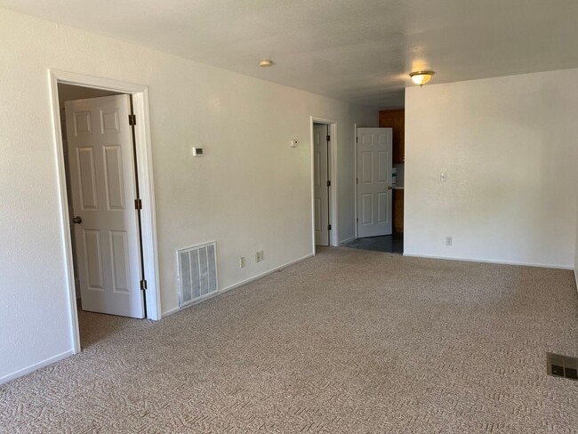 Photo - 2918 El Noble Ave