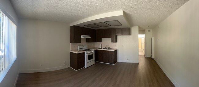 Building Photo - 200 S Carondelet St Unit Apt 2